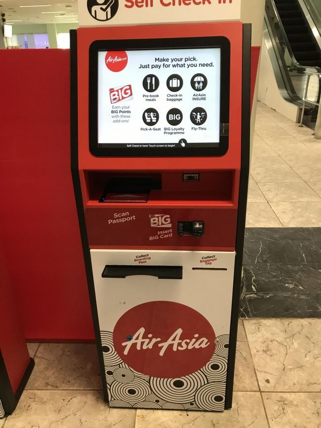 チェックインし、セキュリティチェックを終え、搭乗待ちしているとアナウンスで呼び出しを受けました。<br /><br />ドンムアン空港編に続く。