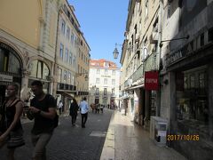 バイシャ シアード。

リスボンの空港からは、地下鉄でバイシャ シアード駅に行きます。

バイシャ シアード駅から、ホテルへは徒歩５分程度です。

