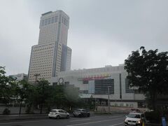 ８時過ぎ。
ＪＲ札幌駅。北口から駅構内を通り抜けて南口のバスターミナルへ向かいます。