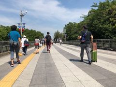 天気は良好。
日産スタジアムに向かう道。
今日は暑くなりそうだ。