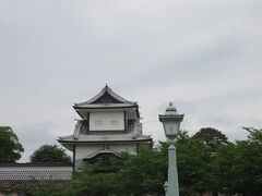 金沢城公園・・・加賀藩前田家の百万石の栄華感じる居城の跡地

スケールの大きな城郭建築の威容感じられ、その美しさに感動

日本一の大名の繁栄ぶりが感じられる加賀藩ゆかりのスポット
