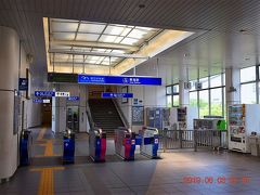新橋からゆりかもめに乗換えてやってきたのは青海駅。

りんかい線の東京テレポート駅、または、ゆりかもめの青海駅が最寄駅です。
