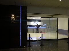 行きはビジネスクラスなので、ANAラウンジにお邪魔します。