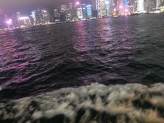 終了後、人の流れについて行ったらスターフェリー乗り場だったので、今回諦めてたけど乗れました、やった！
灣仔のが宿に近いけど、ちょっとだけ迷って中環行きへ。
うわーーー楽しいーーーー！！！！！