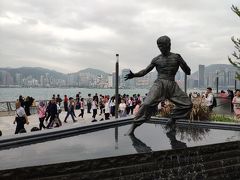 しばらく改装中で見れなかったブルースリーの銅像。
これを見に尖沙咀まできました。