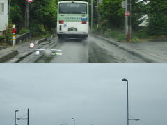 　狭い道（県道）を走っていると、前方に道幅に似つかわしくない大きさのバス。十和田観光電鉄？・・・ググってみると、東北新幹線の新青森延伸以降まで鉄道路線があったんだね。知らんかった。

　東北新幹線の七戸十和田駅。これまでＪＲの路線図を見てても、どうして東北本線から離れたこんなところに駅を作ったんだろうとずっと疑問に思ってたけど、実際に来てみてわかったのが、ここは国道４号と交差する便利なところなのね。七戸の市街地も近いし。