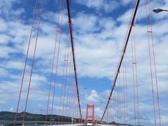 平戸瀬戸を跨ぐ
平戸大橋は　665mの長い吊橋