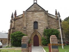 「ホーリー・トリニティ教会」通称「ザ・ギャリソンチャーチ」
1844年建造の英国国教会で、
英国植民地時代の駐屯兵（ギャリソン）のための教会。