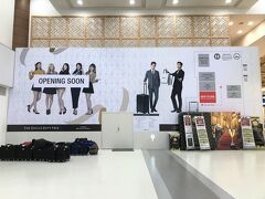 韓国・ソウル 金浦国際空港 3F『THE SHILLA DUTY FREE』

2019年1月オープン予定だったので、『新羅免税店』金浦空港店も
もうできているかな。
