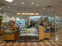 お昼ご飯の後は...
しばし彼とは別行動

私は池下駅にあるフルーツパーラー弘法屋さんへ
（写真は昨年11月に撮影したものです）

フルーツパーラー弘法屋
食べログ：https://tabelog.com/aichi/A2301/A230106/23020841/
