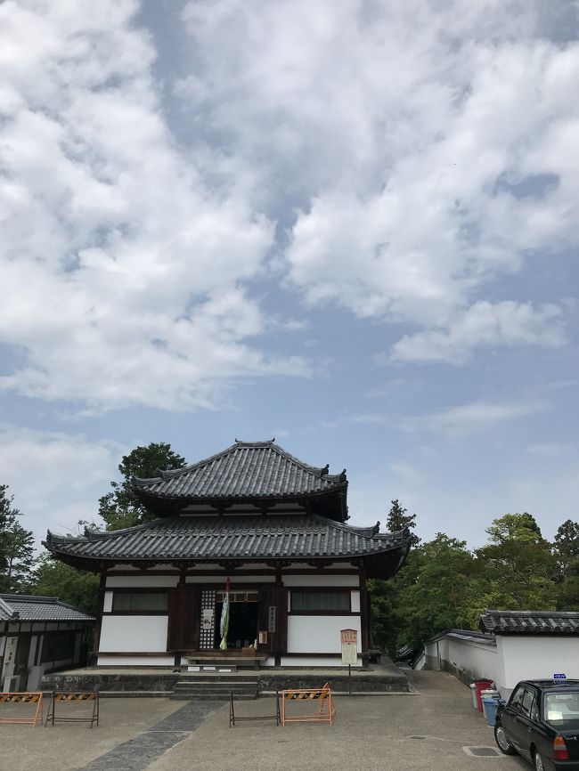 4月堂です。靴を脱いで中に上ってお参りさせていただきました。