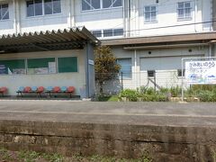 上相浦駅に停車。