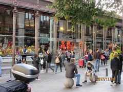 ホテルに荷物を置いてから、サンミゲル市場に行きます。