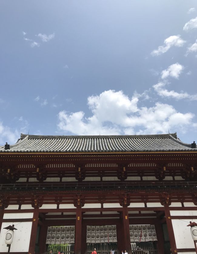 門を入って大仏殿に向かいます。