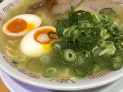 おばんざいだけでは足りなかったので一乗寺まで行って天天有でラーメン♪
ここも評判の良いお店で来てみたかったのです。

ちょっと甘くてこっくり、細麺が鶏白湯スープにからんでとても美味しかったです♡好みのラーメンでした。

これが京都ラーメンなのだそうです。