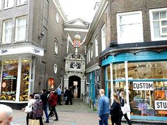 アムステルダム博物館のカルフェル通り側入り口。
趣がありますねぇー。
