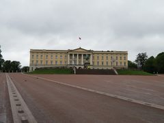 王宮

カールヨハン通りのゴール地点となるのが王宮です。ノルウェー王室一家がこちらに住んでいます。
