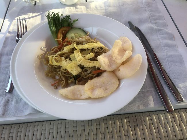 今日の朝食はミーゴレン。