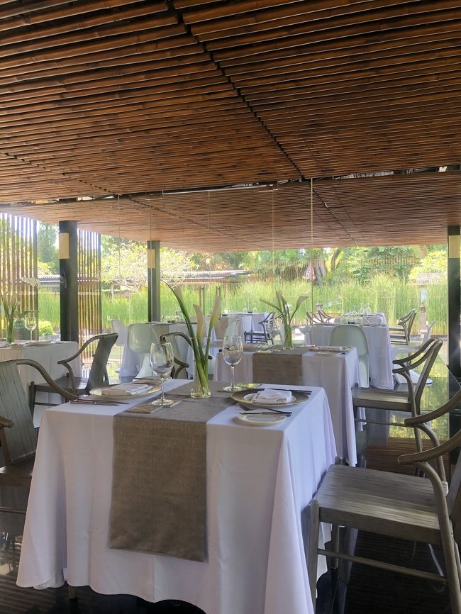 中もとっても素敵。<br />お腹いっぱいというか苦しいくらい食べました。<br /><br />ホテルに1度戻って着替えてから<br />ウルワツ寺院に向かいます。