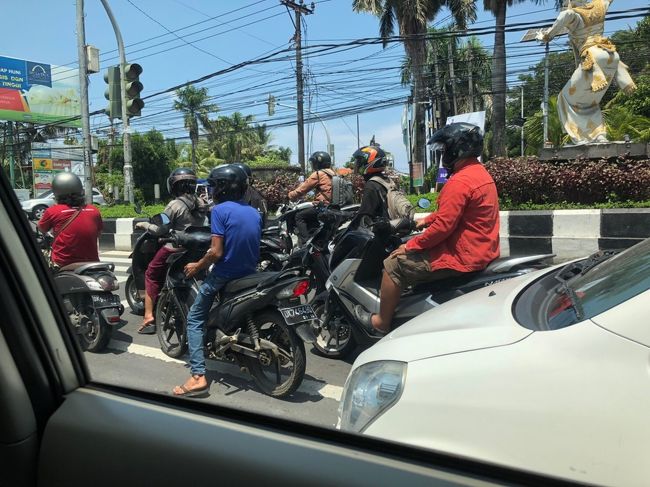 バイクがほんとにすごい。<br />3人乗りとか当たり前。楽しそう。<br /><br />次回バイク乗りたいけど、母は怖がって無理やろうな。。