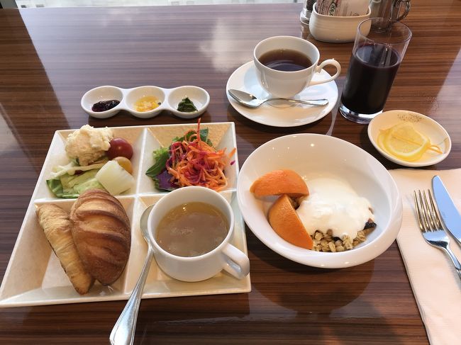 あとは、ビュッフェ。たっぷり食べました。チェックアウトは、12時。ラウンジでできます。昨日、たくさん動いたので、今日は部屋でゆっくりして、帰るだけです。雨にふられたのは、到着した日だけで、無事に観光できたし、ホテルでゆっくり過ごすこともできたので、よかったです。