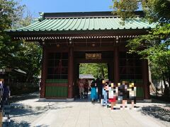 神奈川・鎌倉『鎌倉大仏殿高徳院』の「仁王門」の写真。

当院の山号「大異山」を記す扁額が掲げられた山門は、18世紀初頭、
内部に安置された一対の仁王像とともに他所より移築されたものと
伝えられています。

＜アクセス＞
江ノ島電鉄「長谷駅」駅から徒歩7分

https://www.kotoku-in.jp/grounds_info.html