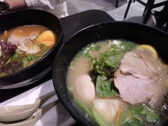 らーめん屋（Ramen - ya）で遅い夕食。
日本語も通じるし チップは16%固定でのせられているので悩まなくてすみます。
ラスベガス滞在正味3.5日間のうち ほとんど毎日ここに通い、３回もここでゴハンいただきました。（笑）

★チップ税込で28.2＄

