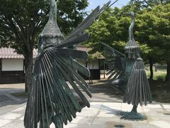 「鷺舞の像」，殿町通りの南の端。鷺舞は近くの弥栄神社で行われる神事だそうです。