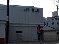 名残惜しいですが、ホテルに戻ります。
帰りはJR灘駅から三ノ宮駅に向かいます。
荷物はちゃんとカバンの中に入れて、、、