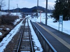 17:28　岩手県最後の駅「ゆだ高原駅」に着きました。（北上駅から48分）

海抜272ｍ（北上駅59m・横手駅63m）にある駅で、北上線で一番海抜が高い駅です。