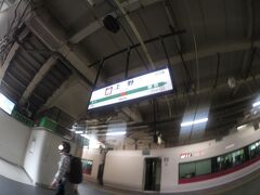 【14:29】

車内宴→駅で撮り鉄、次のイベントは・・・

やって参りました、上野駅。

「上野駅地平ホームで昭和に浸ろう」

オーヤシクタンさま発案です。なかなか、解っていらっしゃいます。
私の国鉄懐古魂をチクチクと刺激して来て、ツボります(笑)
乗った電車は、上野東京ライン直通だったので高架ホームに着きました。

Ｏ「本当は、上野駅地平ホームに着く、上野止まりの電車が良かったんだけど・・・」

う～ん、良くわかります！