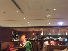 予定では乗り継ぎ時間は１時間弱だったので、成田チェックインの際に、利用する時間はないと思いますが、台北でのラウンジチケットをお渡しします、と。
こちらも利用時間はないと思っていたので、全くノーチェックだった、ラウンジへ。（場所もわからなかったので、うろうろしちゃいました）

ラウンジで、搭乗予定時間を聞くも、まだわかりません、お待ちください、と。