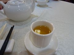 2日目の朝、旅行の日は早起きしてしまうものです。朝の飲茶へ出かけます。WEBで探していたら、ホテルから近くで8時からやってるお店があるとのことで行ってみます、「頂好海鮮酒家」　ちなみにこれは食べログにフォーリンデブのはっしーのコメントが載っていたので行ってみたのですが、しかし便利になりましたね…。海外でも食べログで検索できるなんて…。