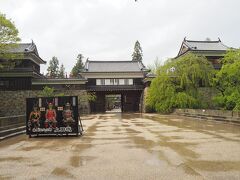 雨がちょっとだけ小降りになったので、上田城址へ行きました
