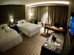 【プルマン・ヤンゴン・センターポイント・ホテル】

スムーズにチェックインを済ませ、部屋に入ると......こりゃまた、素晴らしい～～！