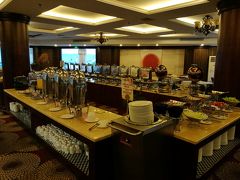 張家界での朝食は、武陵源のホテルをは雲泥の差。素晴らしい・・・。
きちんとした味付け、薄くないジュースなど当たり前の朝食のありがたさ。