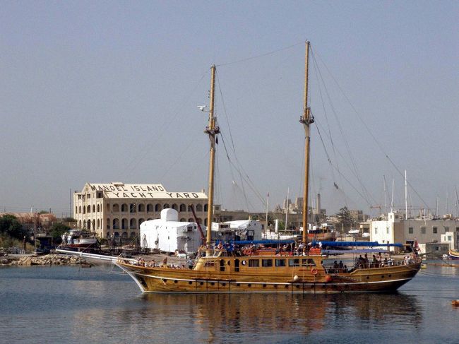 キャプテンモルガンはホテルまでの送迎が付いています。ヴァレッタの旧市街の中だと大抵一番最後のピックアップです。スリーマの港から船に乗ります。以前クルーズで乗ったシャルロット・ルイーズ号はリタイアしたのでしょうか？