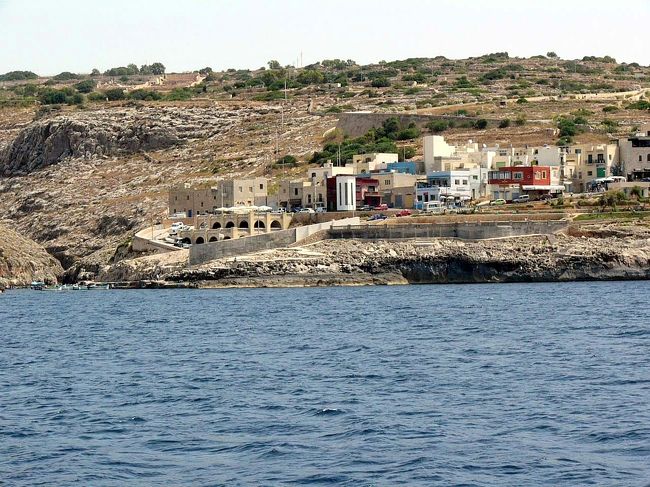 ブルーグロット行きの遊覧船が出る入り江です。前回の旅ではここで半日釣りをしたけど何も釣れなかったのを思い出します。