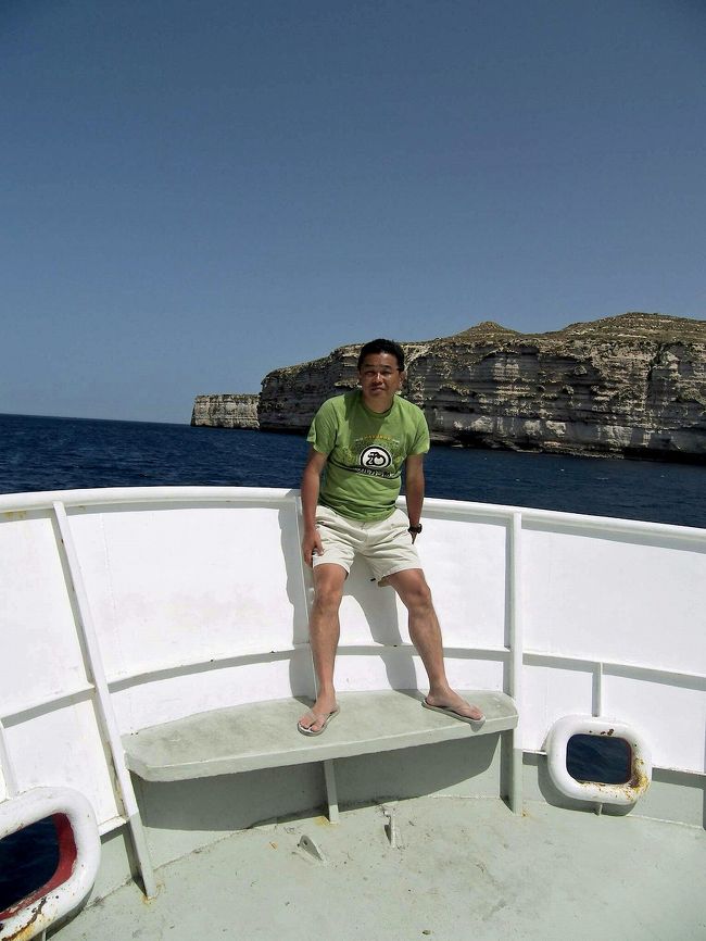 マルタ島では毎日日焼けして真っ黒で、小学生の頃の夏休みに戻った気分です。