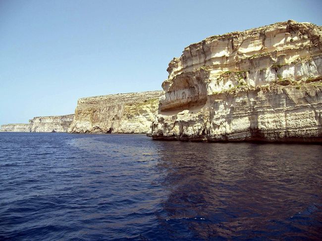 ディングリ（Dingli）辺りの海岸線をさらに進んでいきます。海岸線の景色はどんどん変わるので、ずっと見ていても飽きることはありません。