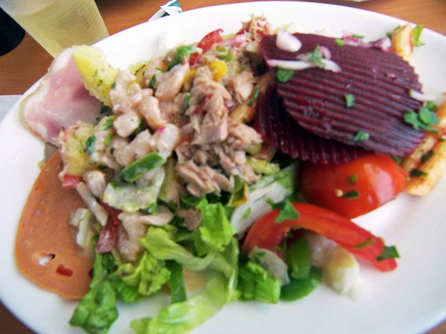 ビーツを食べると青い海とマルタやキプロス、北キプロスの島々を思い出します。こういったツアーの昼食には必ずでるのですが、それ以外の所で食べた記憶があまり無いからです。