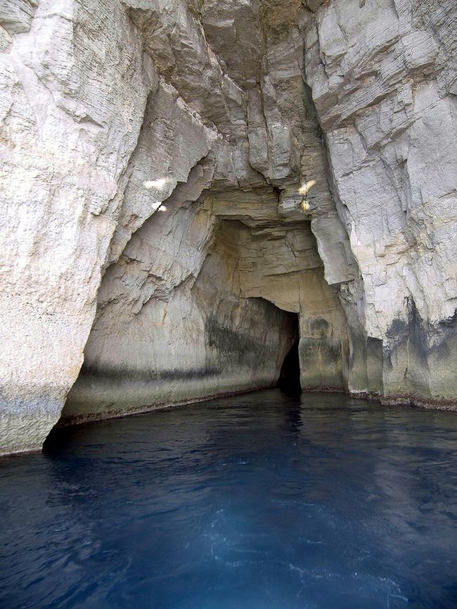 あまりに青い水の色です。