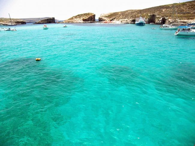 ブルーラグーンです。こんな色の海はモルディブで見たくらいでしょうか？