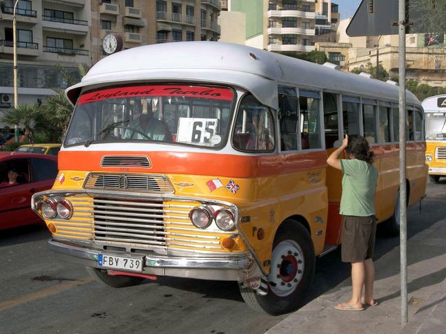 この辺りを通過するバスは間違いなくヴァレッタのバスターミナルへ戻るので安心です。