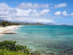 はじめてのラニカイ・カイルアなので　道がわからないながらも何とか海に出てきました。

透明感のある綺麗な海が早速現れて来ました！
