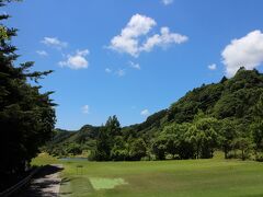 【鴨川カントリークラブ】風ヤヤ強く吹いたが、晴天。
月例参加；前半は良かったが、後半大崩れ
わが組に飛ばす女子1名...後半実力だし、ドライバーで抜かれ、
つい力み出てしまったのが、原因。
