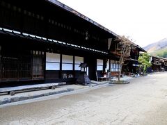 こちらは実際に江戸時代、脇本陣をつとめた「徳利屋」さん。旅籠として使われた建物には、島崎藤村や正岡子規が泊まったこともあるのだとか。