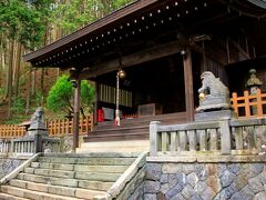 お社がありました。
奈良井宿に疫病が流行り、これを鎮めるために千葉県香取神社から主神をまねき祭祀をはじめたとされています。（奈良井宿観光協会HP）

鎮神社の先は鳥居峠へと道が続いていますが、クッシーたちはここでUターン。
