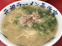 羽田で天むす弁当を食べたのに、ラーメンを食べます。
朝から開いていてありがたい。（朝の１０時過ぎだった。）
ラーメンおいしい。