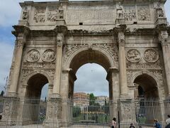 コンスタンティヌスの凱旋門です。
装飾が凄い。